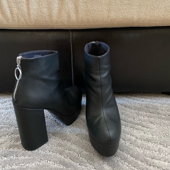 Divided Shoes - Divided H&M black platform boots